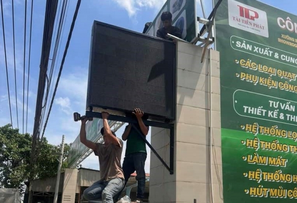 Làm Hộp Đèn Quảng Cáo Tại Biên Hòa – Lợi Ích, Ưu, Nhược Điểm và Chất Liệu